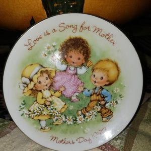 1983 Avon Mother's Day Collector Plate